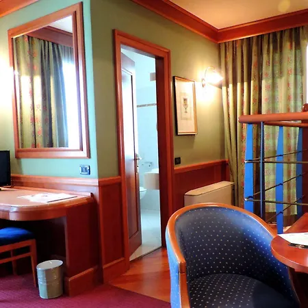 Arosio Hotel מלון 4*
