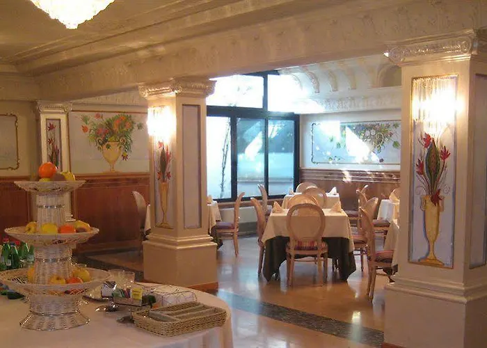 Arosio Hotel Otel 4*