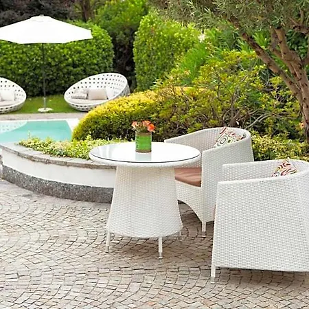 Ξενοδοχείο Arosio Hotel 4*