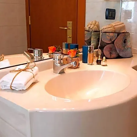 Ξενοδοχείο Arosio Hotel 4*