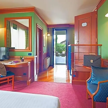 Arosio Hotel Ξενοδοχείο 4*