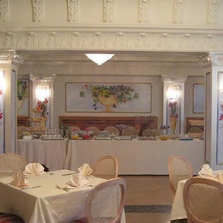 호텔 Arosio Hotel 아로시오